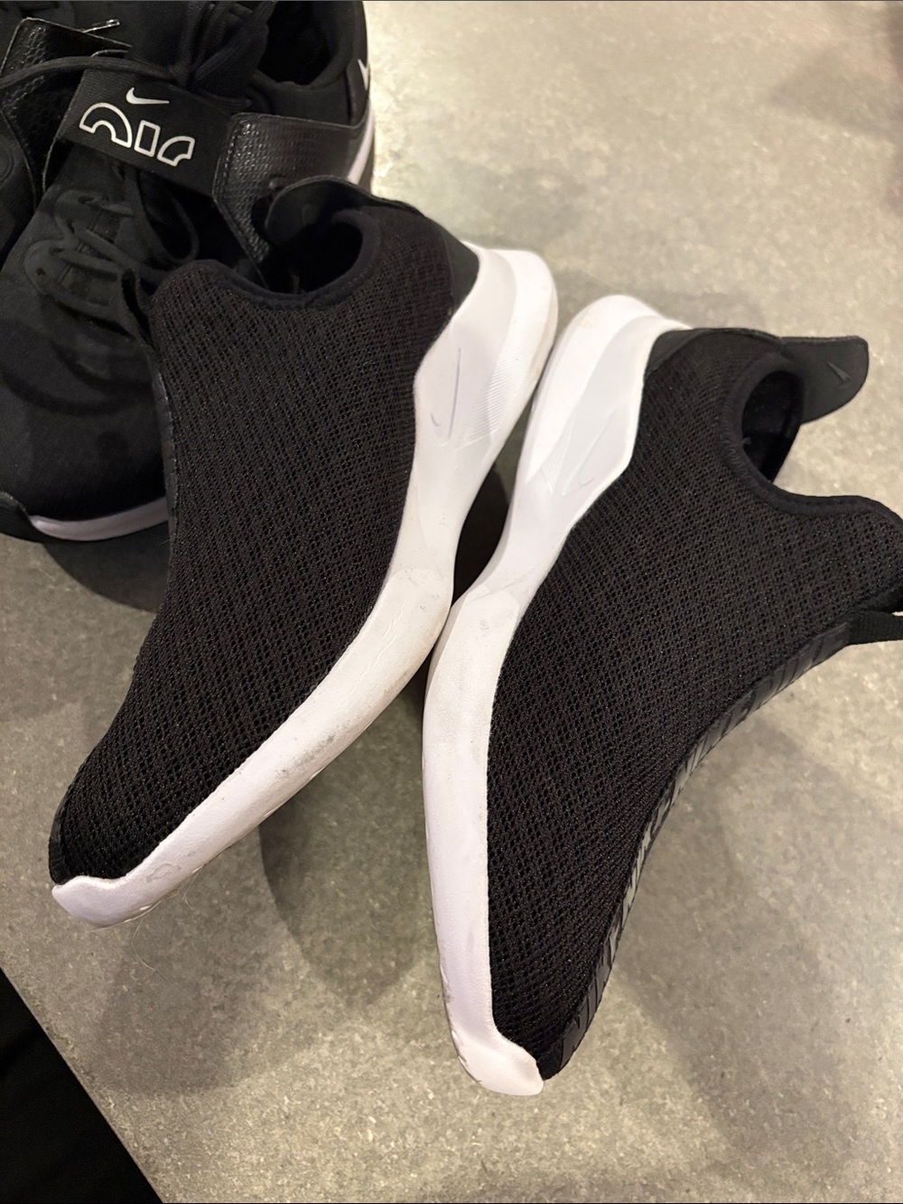 2 PAIR OF NIKE SHOES ✨ - Picture 5 of 11